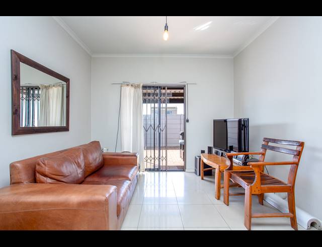 2 BEDROOM FREESTANDING FOR SALE IN MUIZENBERG